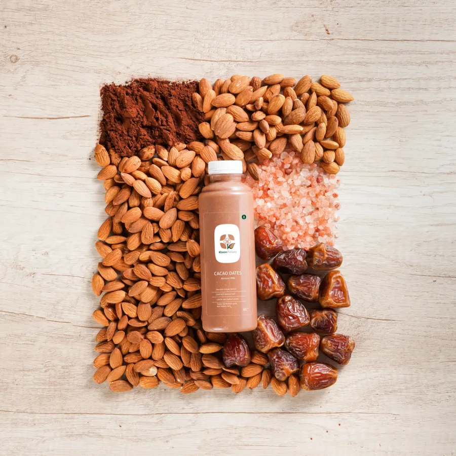 Almond Milk Cacao Dates bersama bahan-bahannya